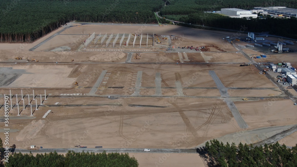 Obraz premium Baustelle der Tesla Gigafactory in Grünheide bei Berlin