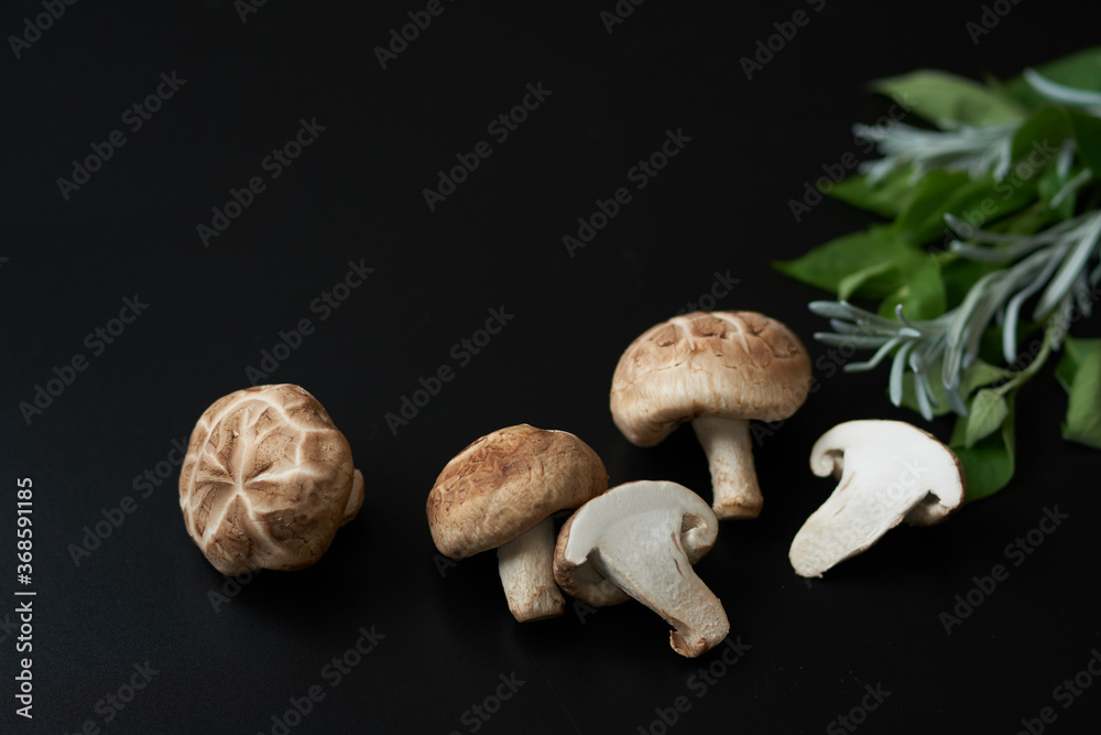 Fototapeta premium どんこしいたけ_黒背景