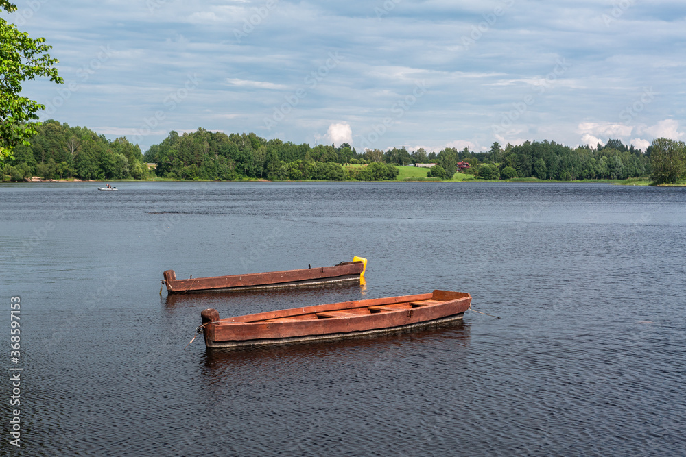 Boats and boat moorings on the river
