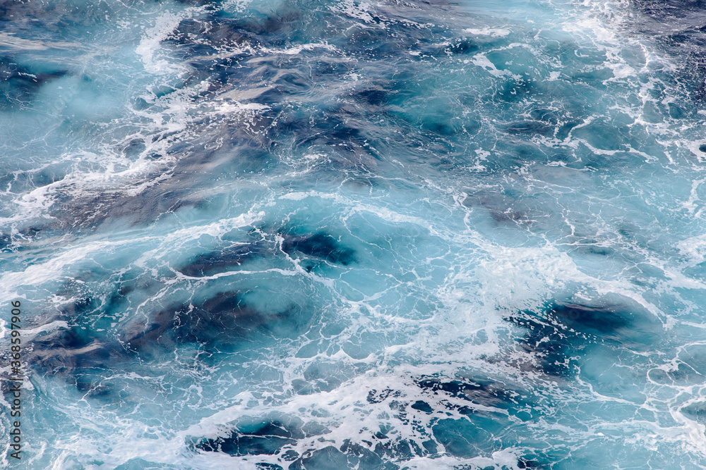 Naklejka premium sea waves behind the ship