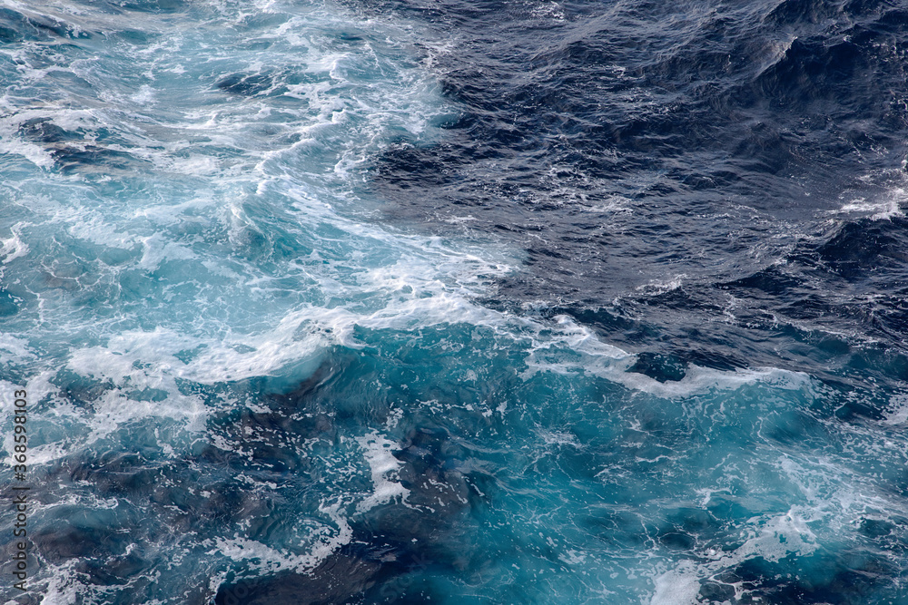 Fototapeta premium sea waves behind the ship