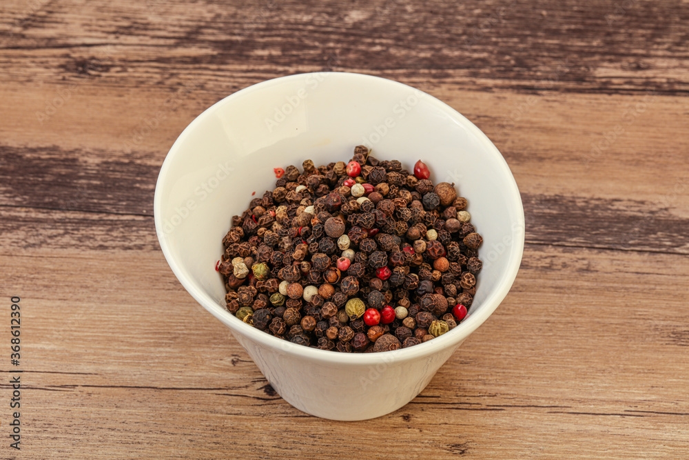 Peppercorn heap in the bowl