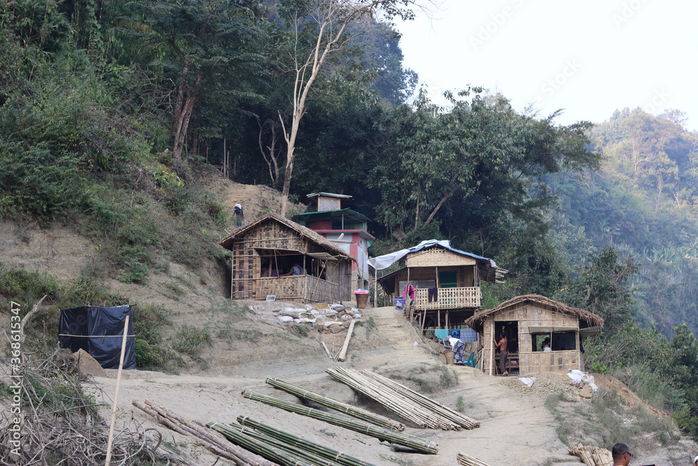 Fototapeta premium hut in the bang of sangu river
