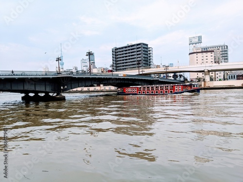 両国橋をくぐる水上バスの竜馬 photo