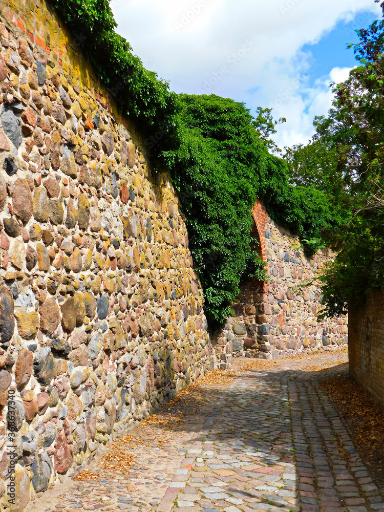 Historische Stadtmauer aus dem 13. Jahrhundert