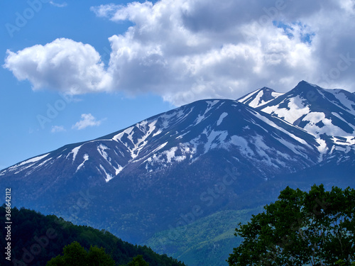 雪の残る初夏の乗鞍岳 長野県松本市