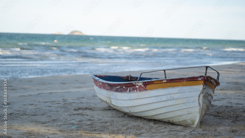 Naklejka premium old boat on the beach