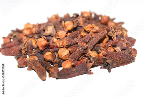 A picture of cloves with white background