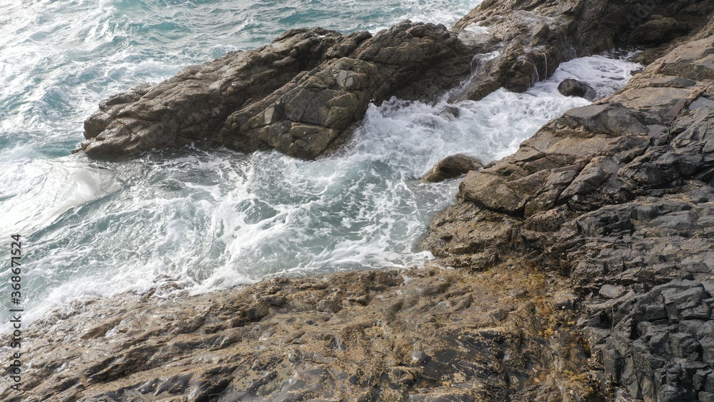 mighty ocean spitting out the cliffs