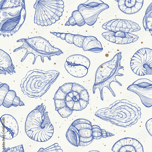Vector summer seamless pattern with seashells and mussels. 