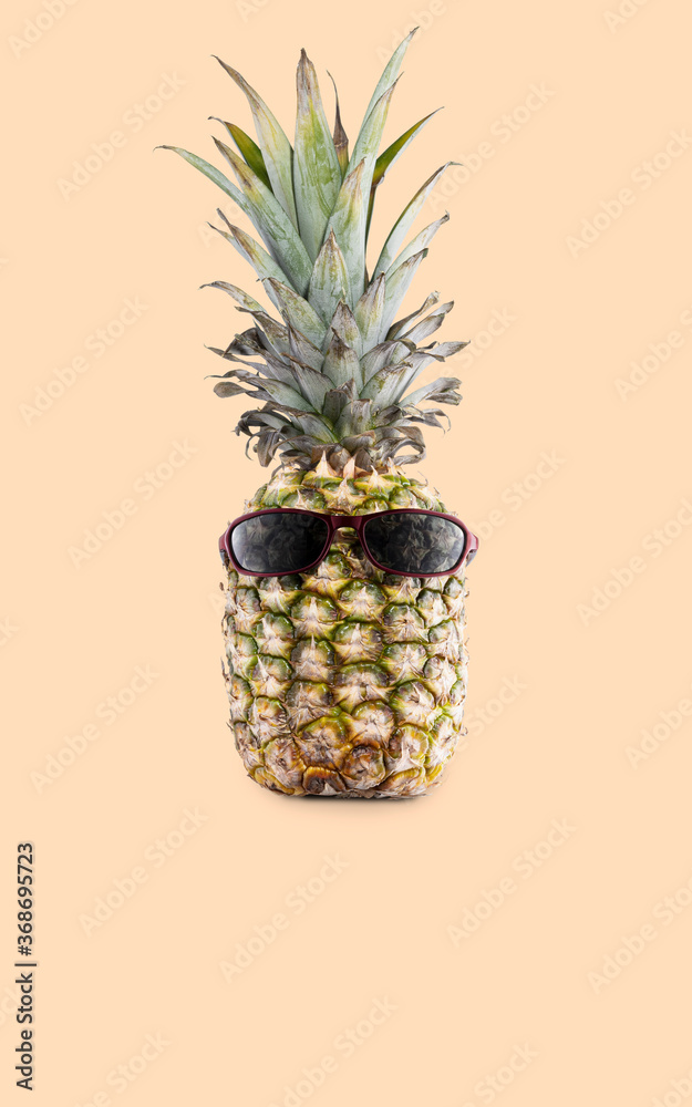 pineapple pattern with glasses