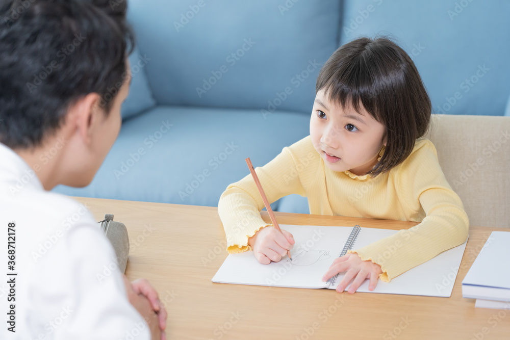 アジア人　子供　勉強　ポートレート
