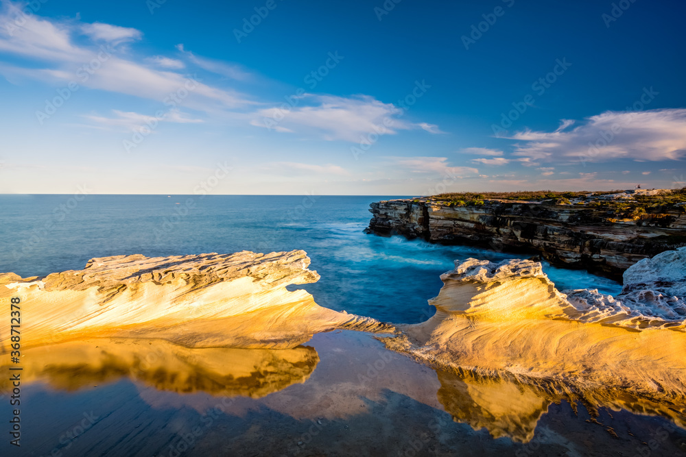 Naklejka premium The beautiful coastline of Botany Bay National Park in an Afternoon