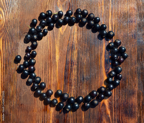  black currant laid out in a circle lies on the table