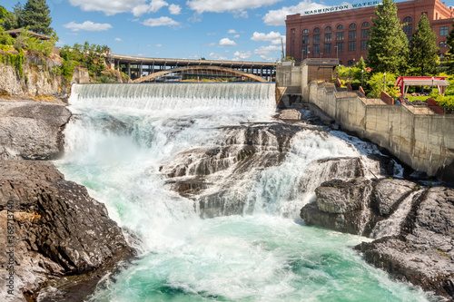 The Spokane Falls and water and power building at downtown Riverfront Park in Spokane, Washington, USA © Kirk Fisher
