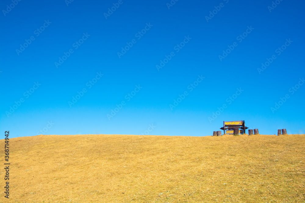 Naklejka premium Ladscape landmark label and dry grass hilltop at Doi Samer Dao in Nan , Thailand (Public Domain)