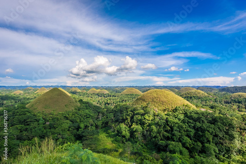 フィリピン・ボホール島の神秘的な風景チョコレート・ヒルズ