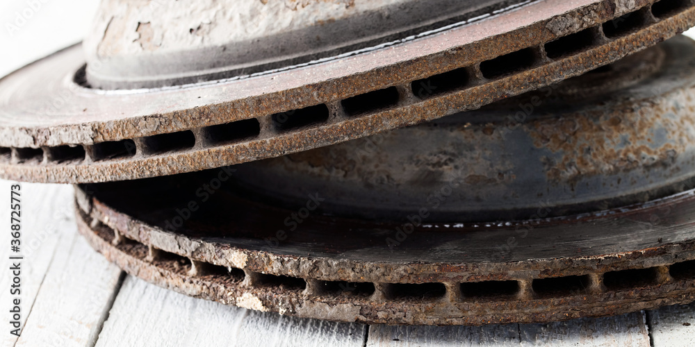 Fototapeta premium worn out rusty brake discs