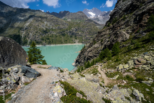 Fototapeta Naklejka Na Ścianę i Meble -  Wandern in Italien Lombardei Alpen
