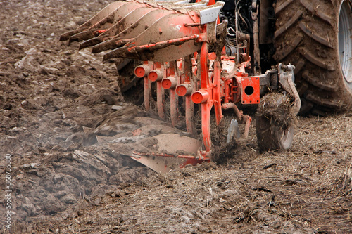 Ackern eines Feldes mit Traktor, Kaltensundheim, Thueringen, Deutschland, Europa photo