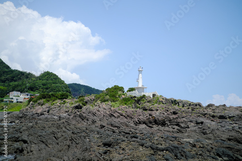 最南端にある長崎鼻の白い灯台