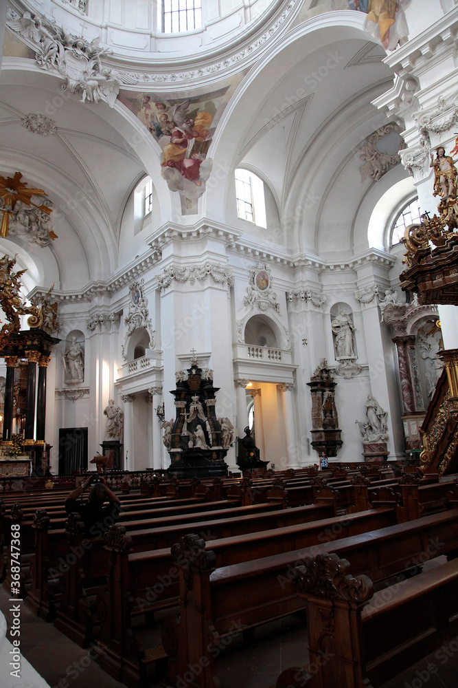 Fototapeta premium Der Dom zu Fulda und teilweise die St. Michael Kirche, Fulda, Hessen, Deutschland, Europa
