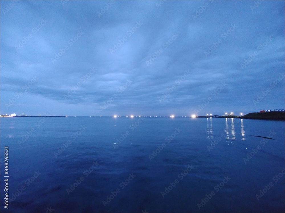 Obraz premium Blue sea and blue sky