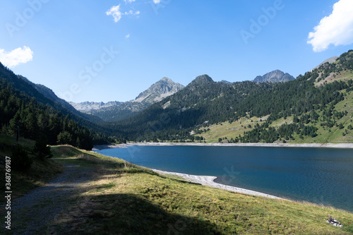 Fototapeta Naklejka Na Ścianę i Meble -  Lac de l'Oule, Hautes-Pyrénées