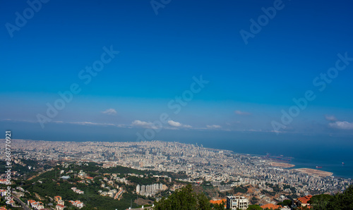 Fototapeta Naklejka Na Ścianę i Meble -  looking down on the city of Beirut from a hillside