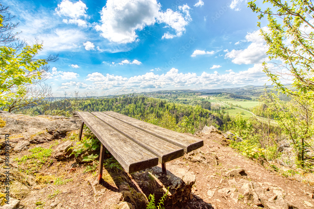Obraz premium Sitzbank mit schöner Aussicht