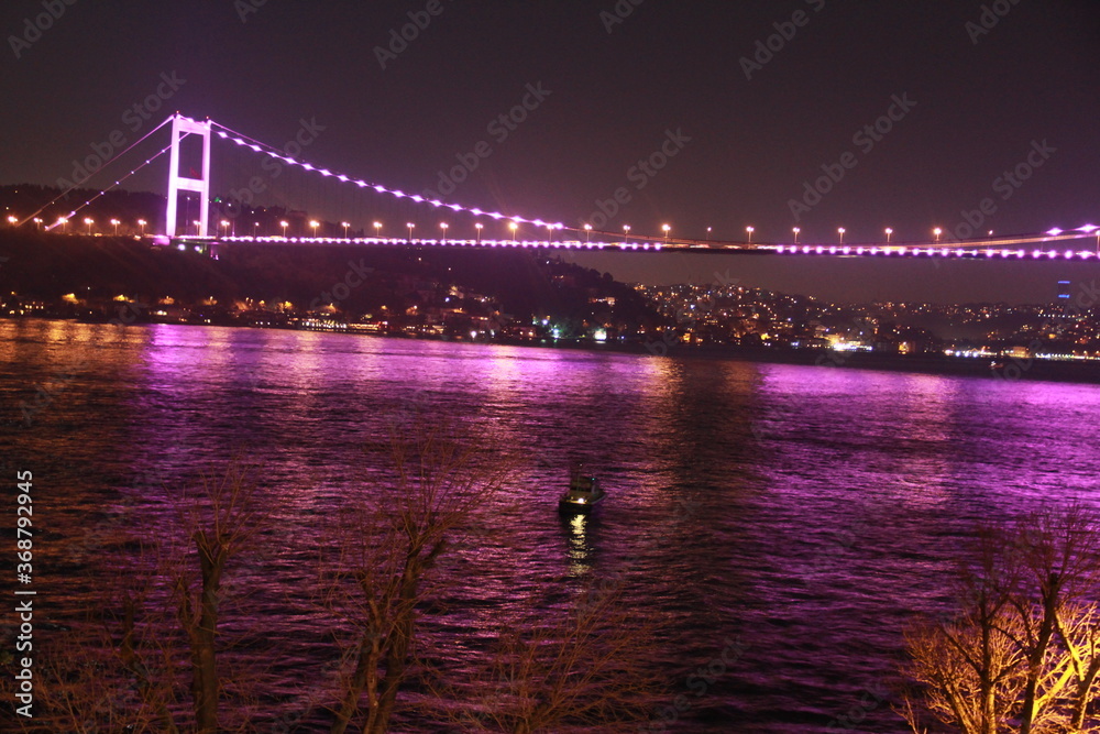 Obraz premium bridge at night