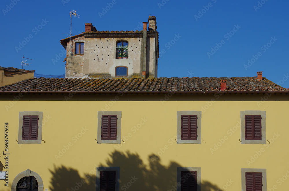 Arezzo - Tuscany  - Yellow house with pigeon house.