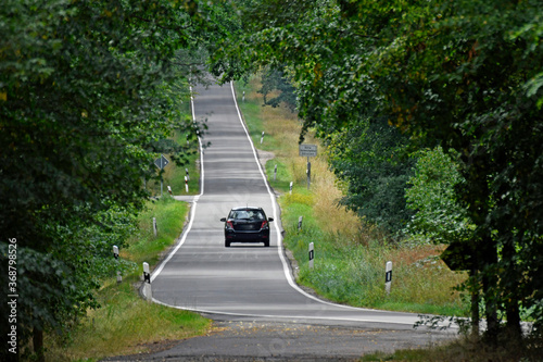 pkw auf schmaler landstrasse photo