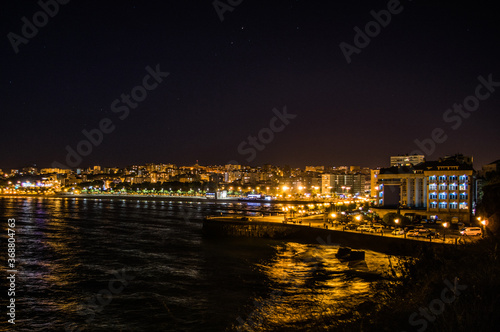 Foto nocturna de la ciudad de Santander. © Julián  Mg