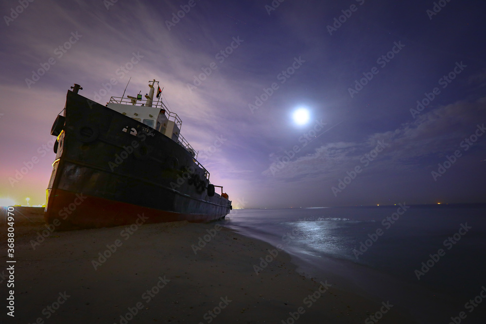 Fototapeta premium ship in the sea