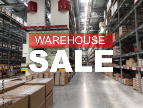Fotografie The word WAREHOUSE SALE is clearly written against the background of an image of a department store in a large warehouse