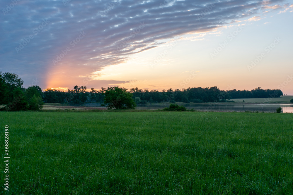 In Plothen, when the sun says goodbye, it is not just a sunset, it is a theatrical performance in the sky! Imagine the sun, like a diva