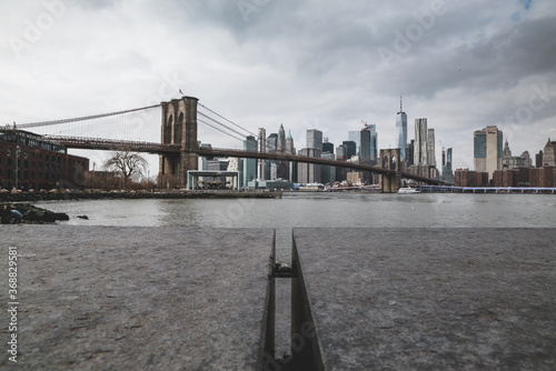 brooklyn bridge and manhattan skyline