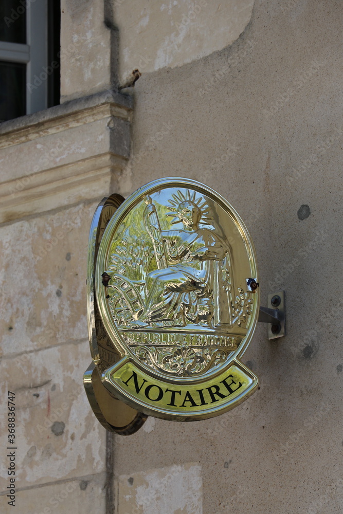 Plaque de cuivre d'office notarial à La Flotte, Île de Ré Plaque de cuivre d'office notarial à La Flotte, Île de Ré