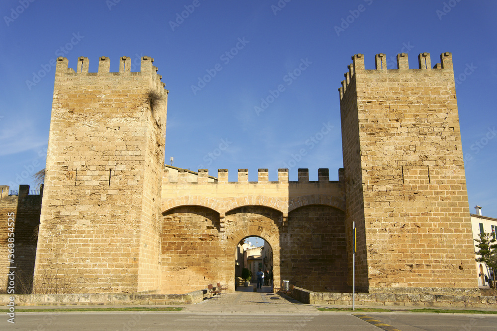 Puerta de Sant sebastià.Muralla medieval (s.XIX). Alcudia.Mallorca.Baleares.España.