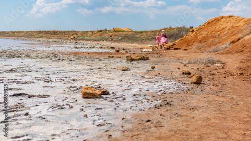 Obraz na plátně Pink lake made of salt, sea salt, created from microscopic unicellular algae sec