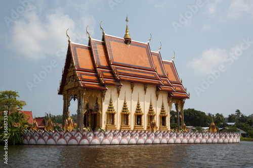Slika na platnu Ceremonial hall at the Wat Plai Laem Temple, Ko Samui, Thailand
