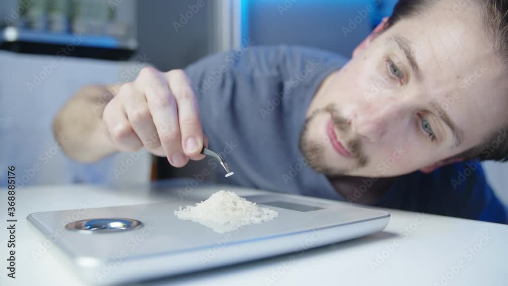 Weighting calories with each grain of rice 4K