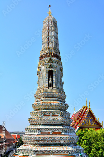 Wat Arun facade in Bangkok, Thailand photo