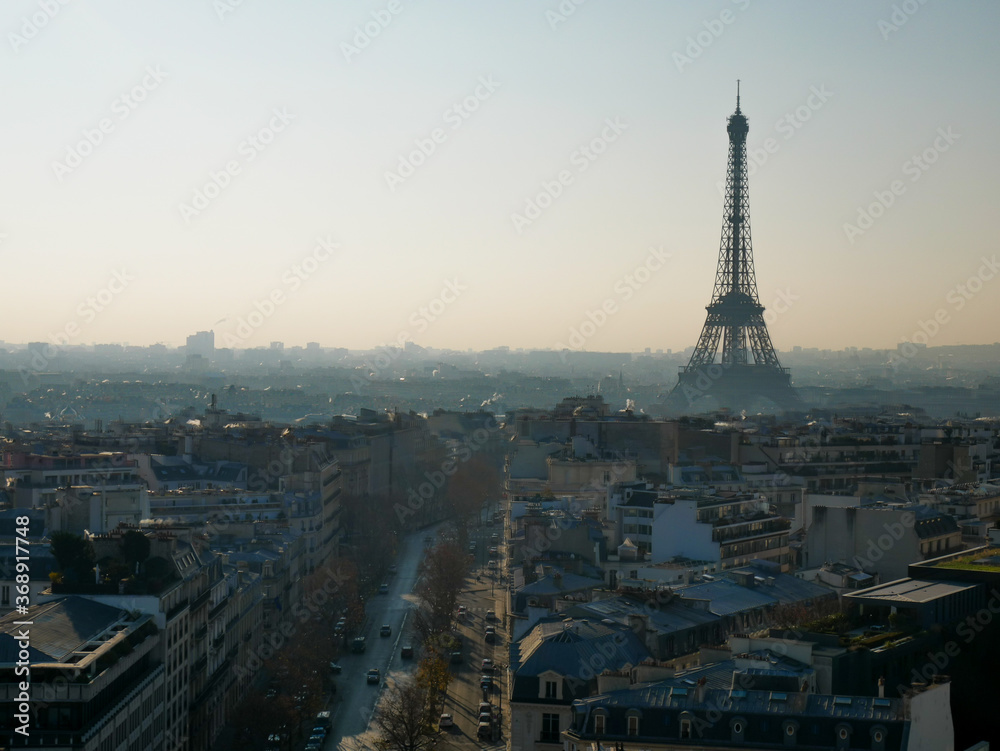 Obraz premium authentic view of eiffel tower in paris