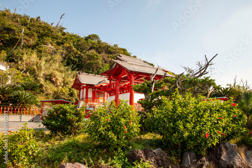 鹿児島県、長崎鼻の龍宮神社 © machikophoto101
