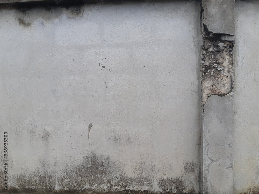 Obraz premium Broken walls and column. Pillar that are broken