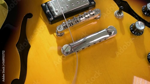 Changing strings of semi hollow body guitar