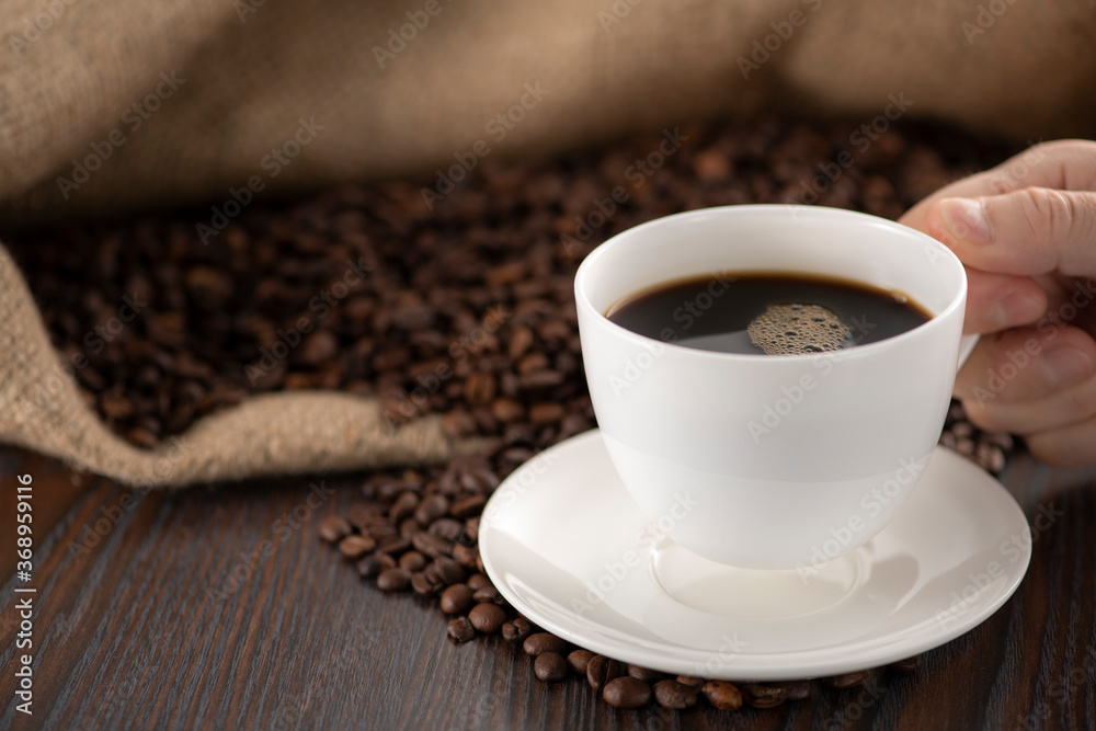 淹れたてのコーヒーとコーヒー豆 淹れたてのコーヒーとコーヒー豆