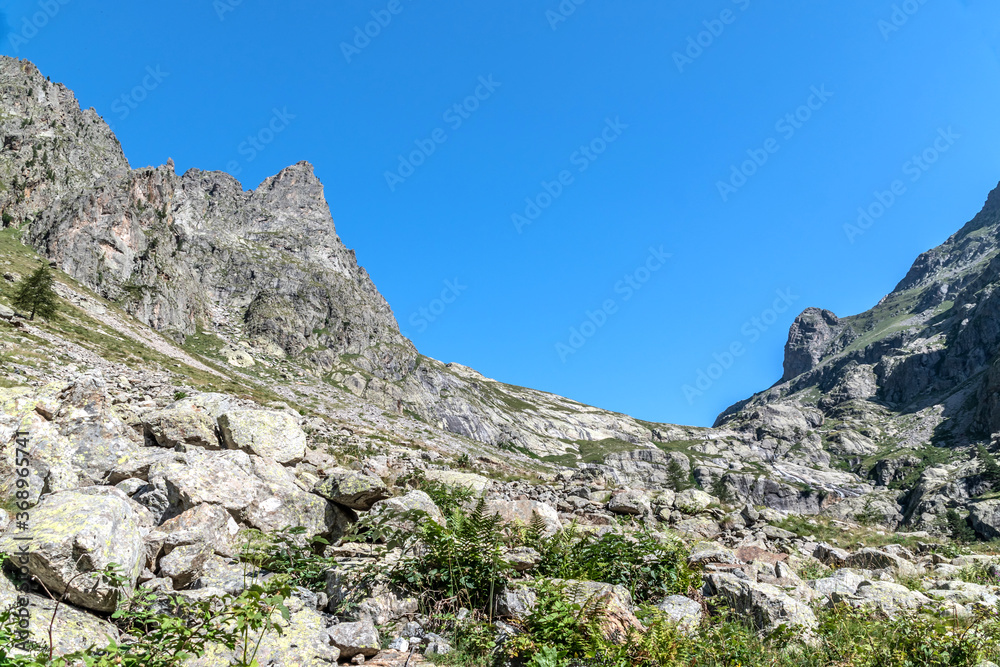 Paysage de montagne dans le Mercantour dans les Alpes
Mountain landscape in Mercantour park in French Alps